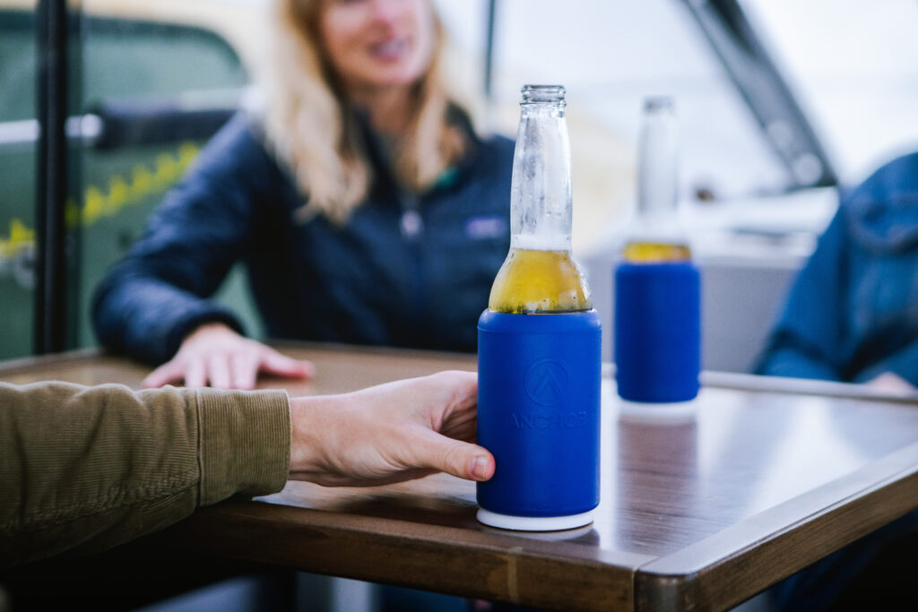 Anchor drink system keeps drinks from spillling on a boat